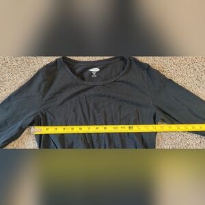 Old Navy Maternity Fitted Medium Long Sleeve Shirt